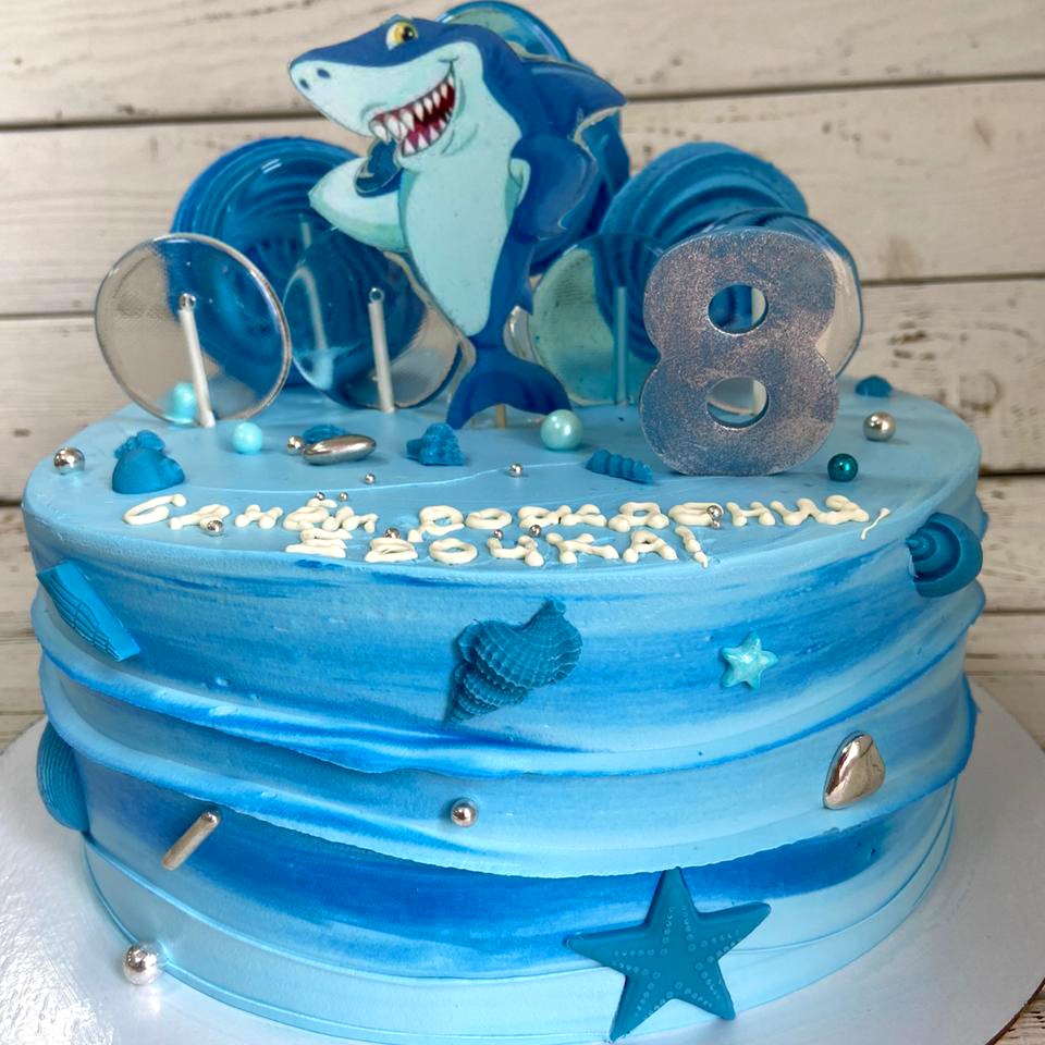 Кремовый торт с фотопечатью акулы